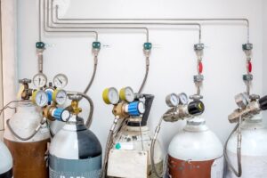 valves-of-nitrogen-helium-oxygen-air-zero-tan-2021-11-10-17-35-01-utc